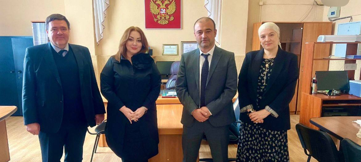 Министр юстиции РД Ханлар Пашабеков пообщался с посетителями ЗАГС в городе Дагестанские Огни